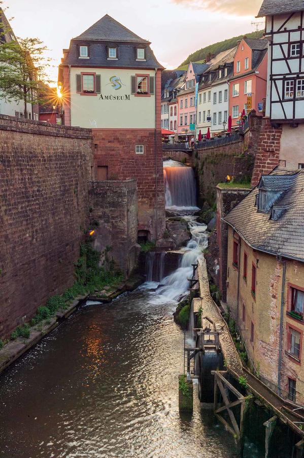 Готель Wirtshaus Zum Pferdemarkt Саарбург Екстер'єр фото
